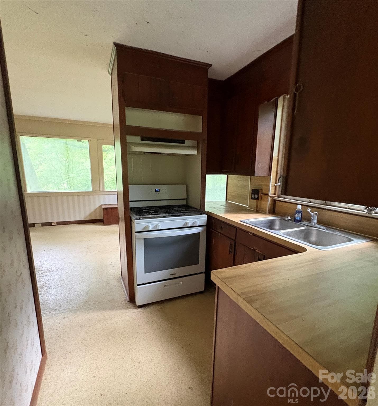 Kitchen - 912 Halstead Boulevard, Hendersonville