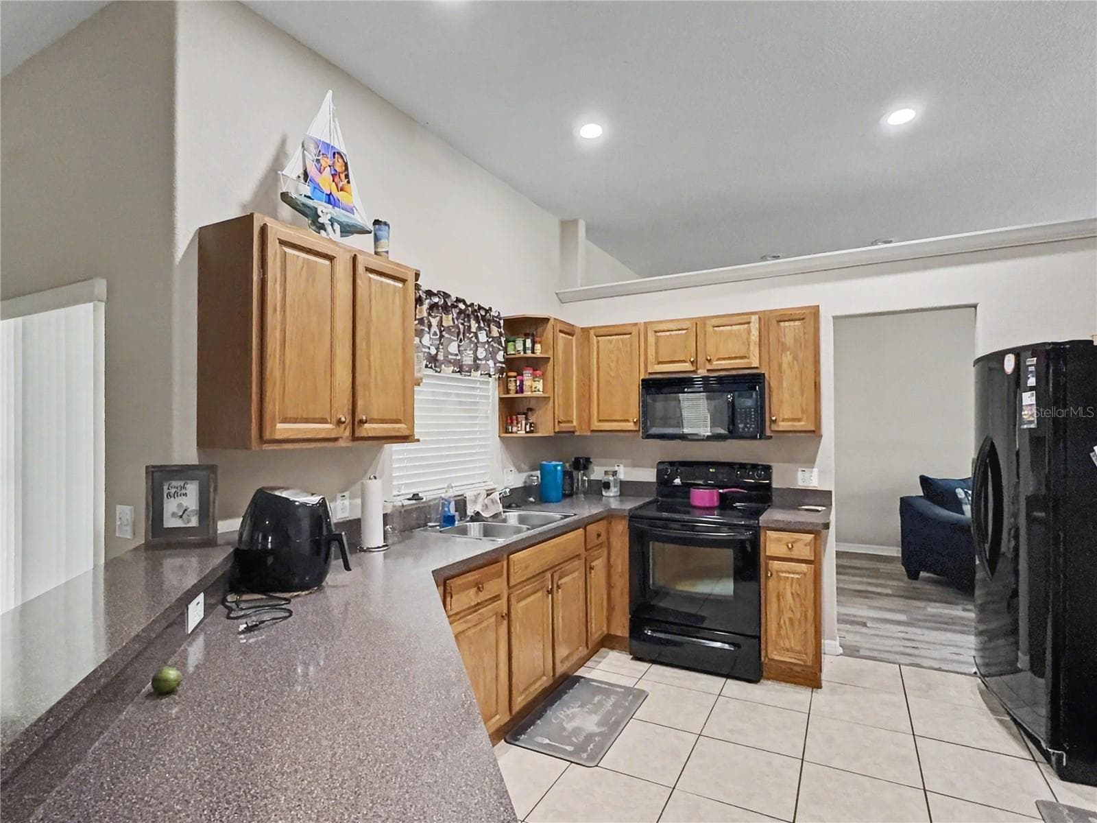 Single Family Residence at 8155 WOODVINE CIR, LAKELAND, photo 6 of 22