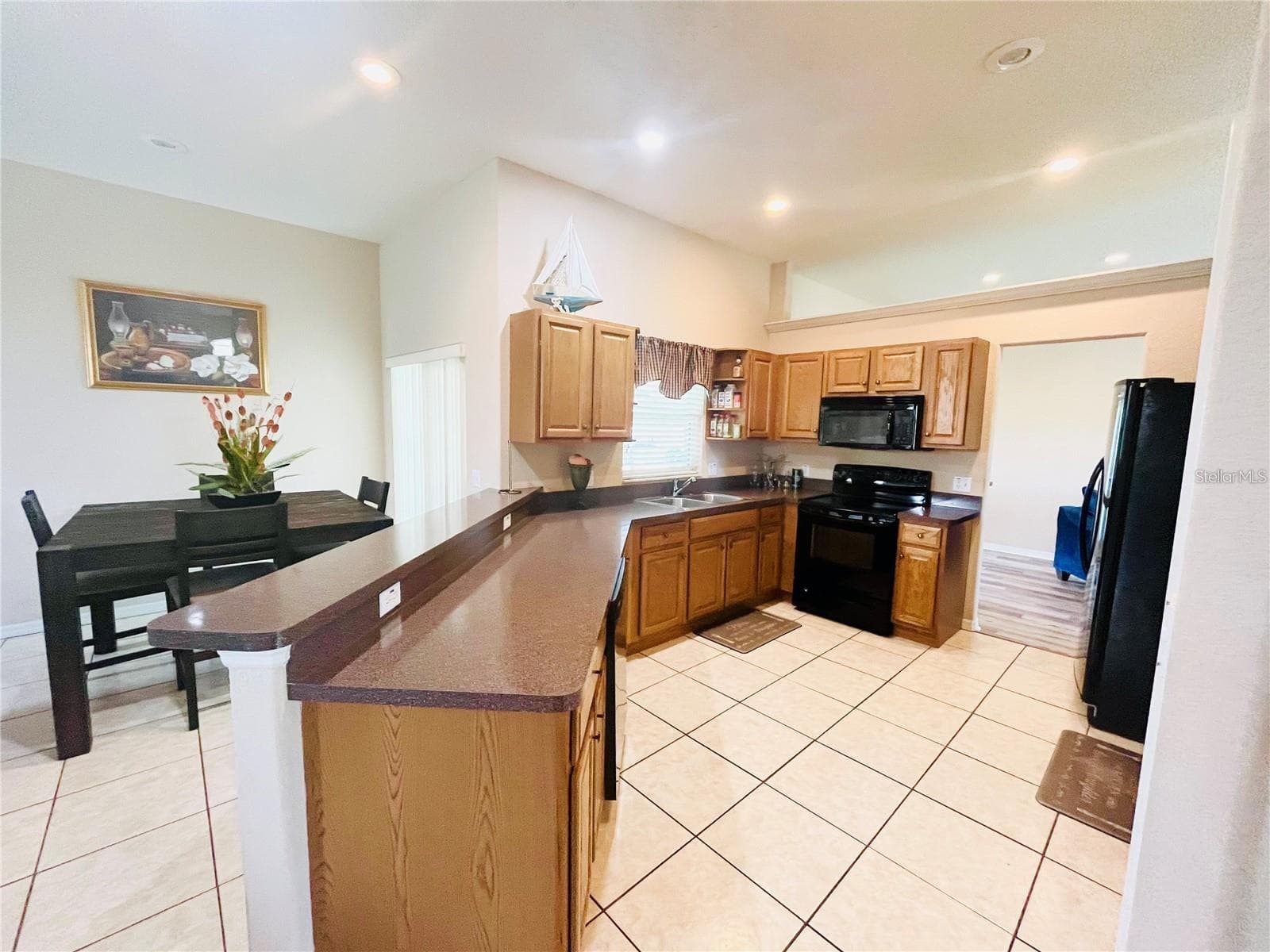 Single Family Residence at 8155 WOODVINE CIR, LAKELAND, photo 7 of 22