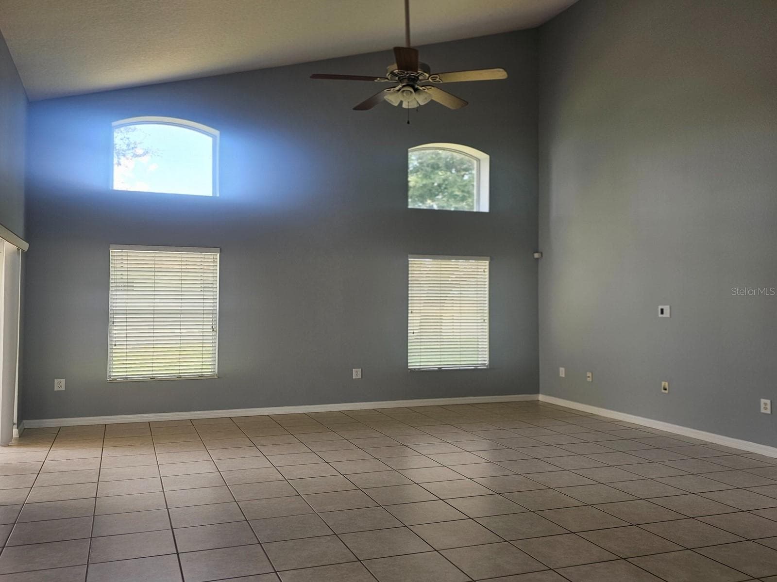living room - 4406 OLYMPIA CT, CLERMONT