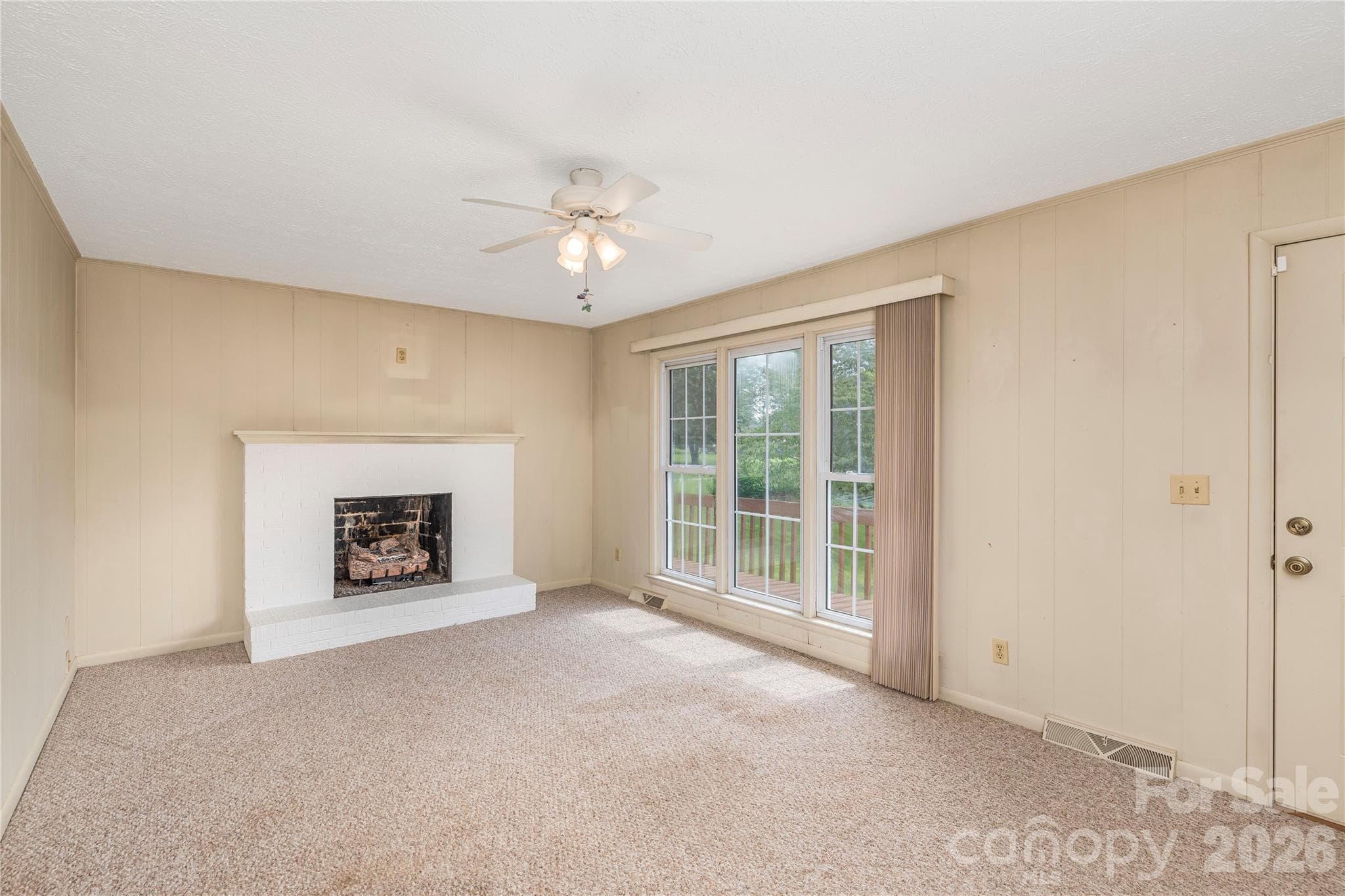 Propane gas logs in Fireplace - 69 Emerald Lane, Hendersonville