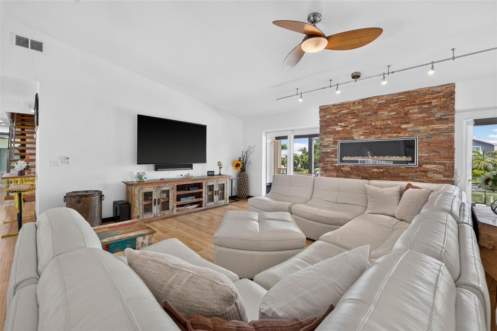 Electric fireplace - 113 7TH ST E, ST PETERSBURG