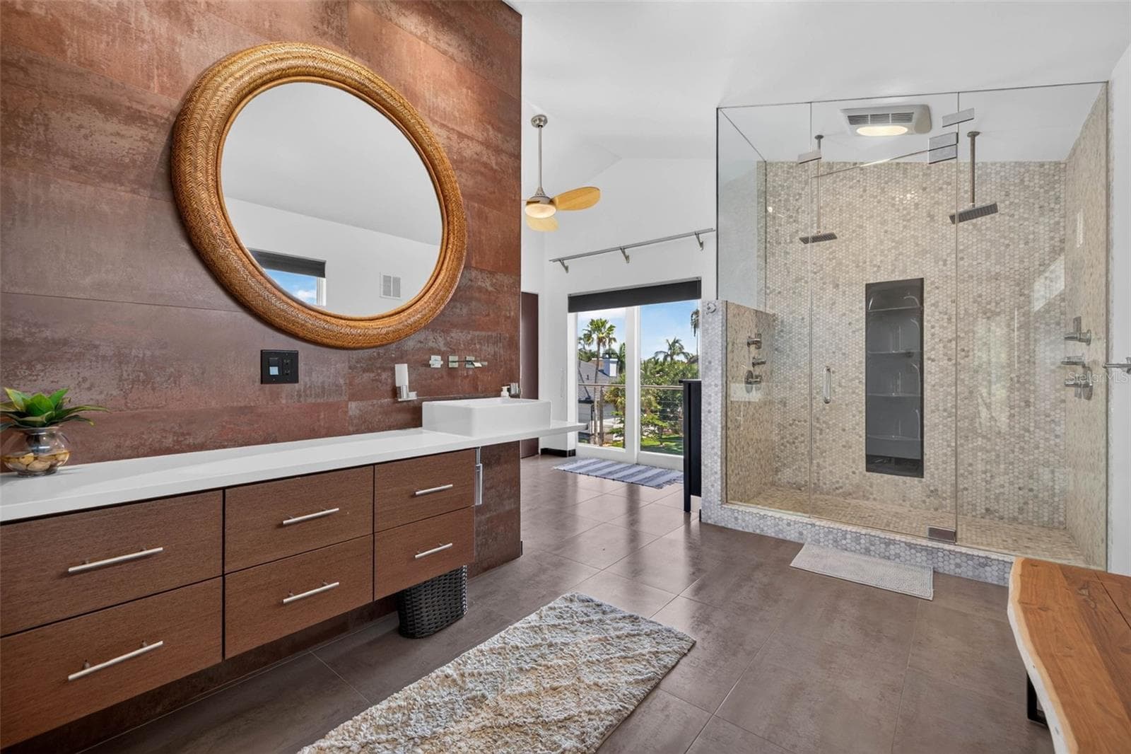 Dual vanity bath. - 113 7TH ST E, ST PETERSBURG