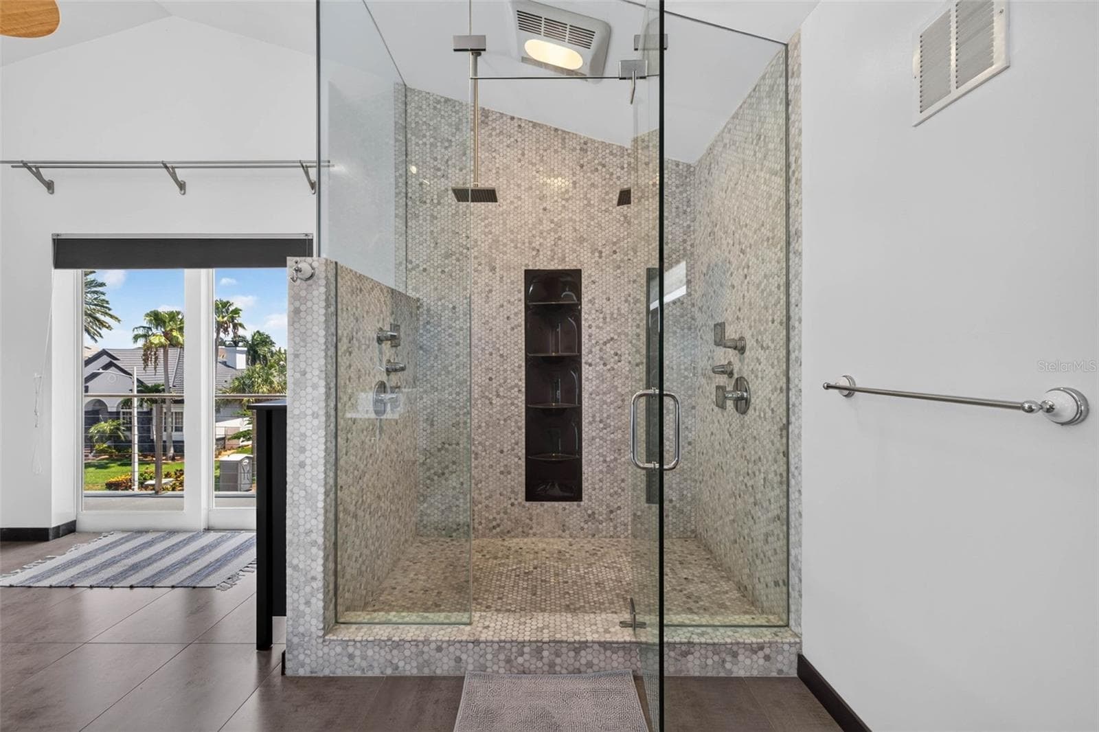 Dual rain head shower - 113 7TH ST E, ST PETERSBURG
