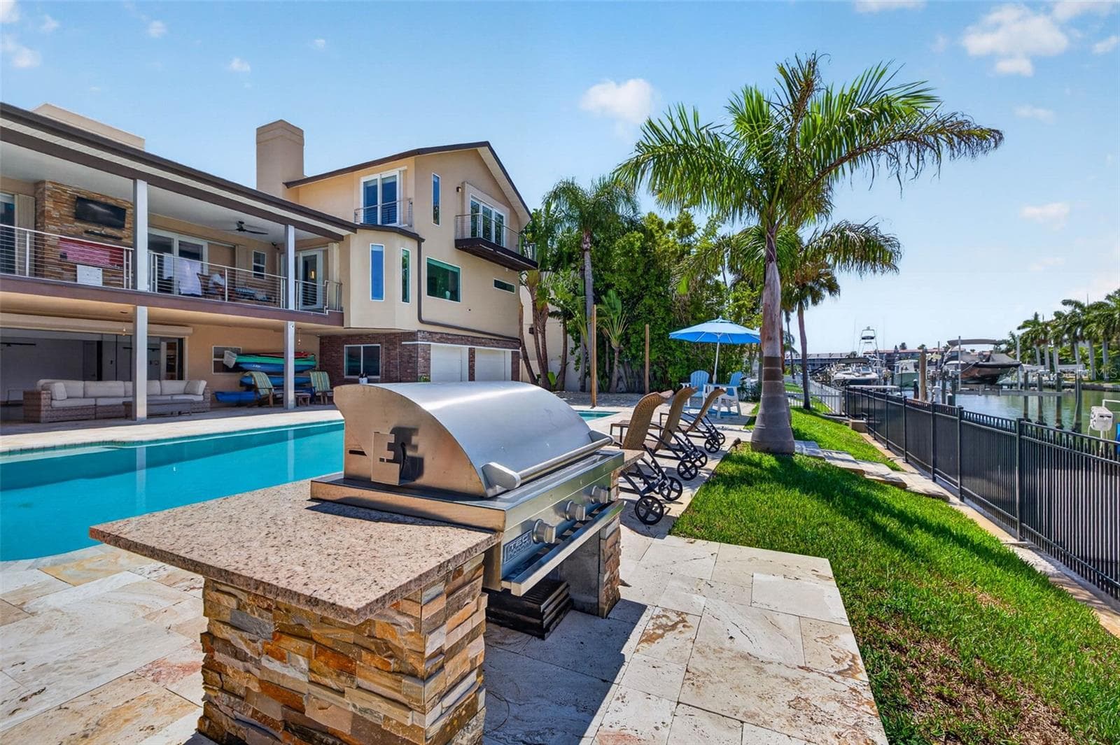 Outdoor grill area. - 113 7TH ST E, ST PETERSBURG