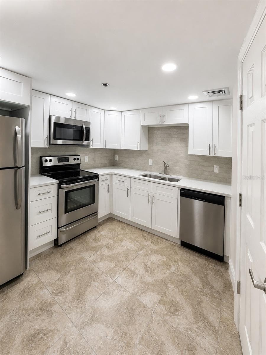 Kitchen - 1 KEY CAPRI #102W, TREASURE ISLAND