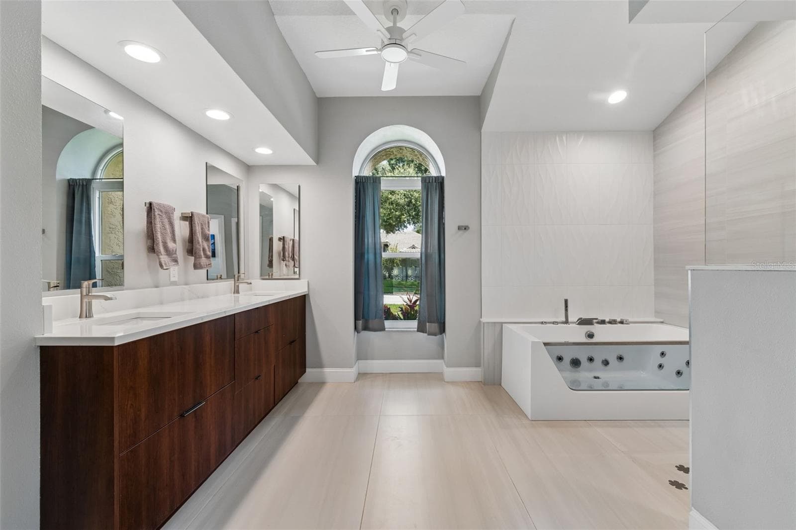primary bathroom - 2937 HILLCREEK CIR S, CLEARWATER