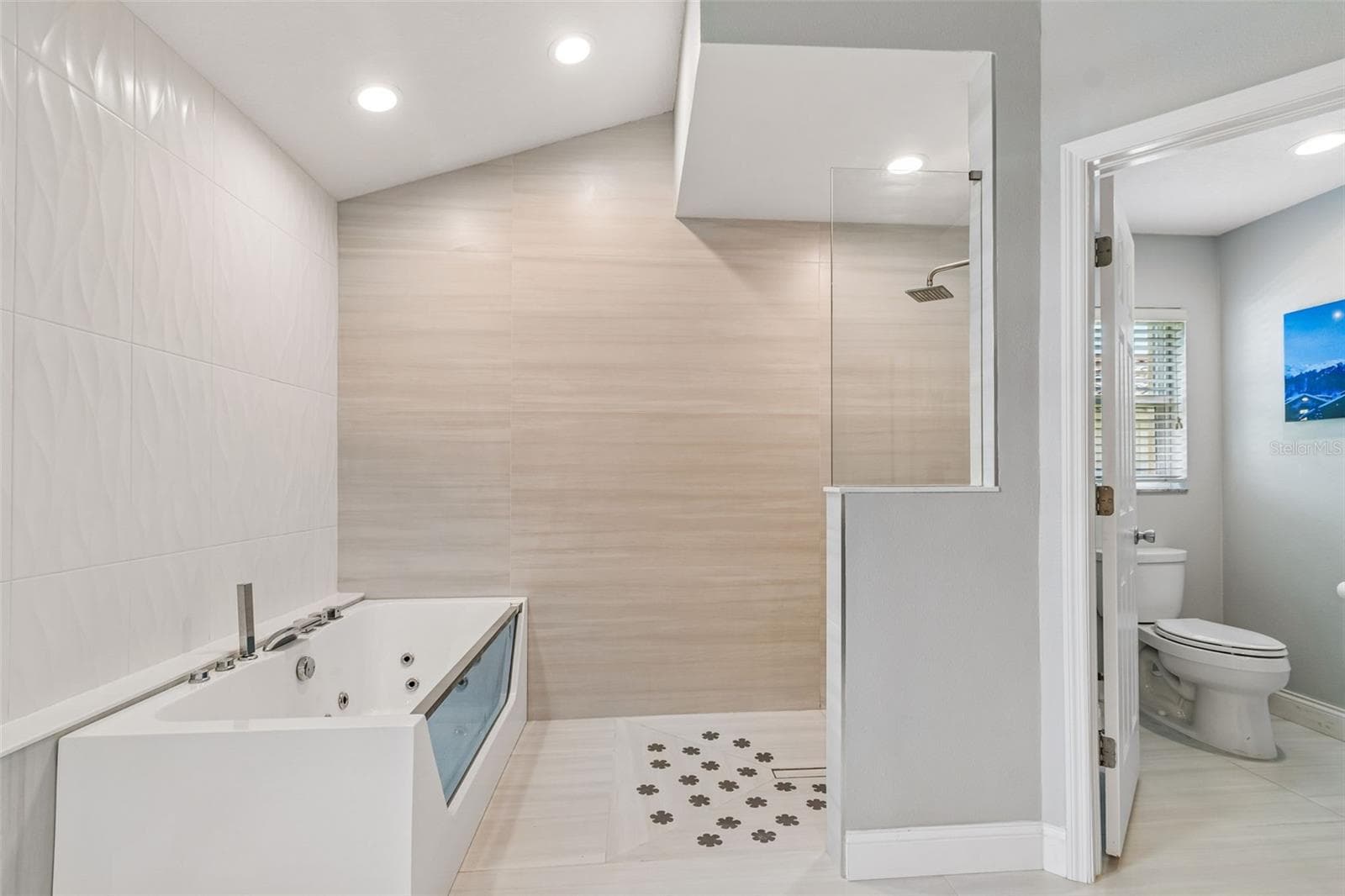 Single Family Residence at 2937 HILLCREEK CIR S, CLEARWATER, photo 13 of 57
