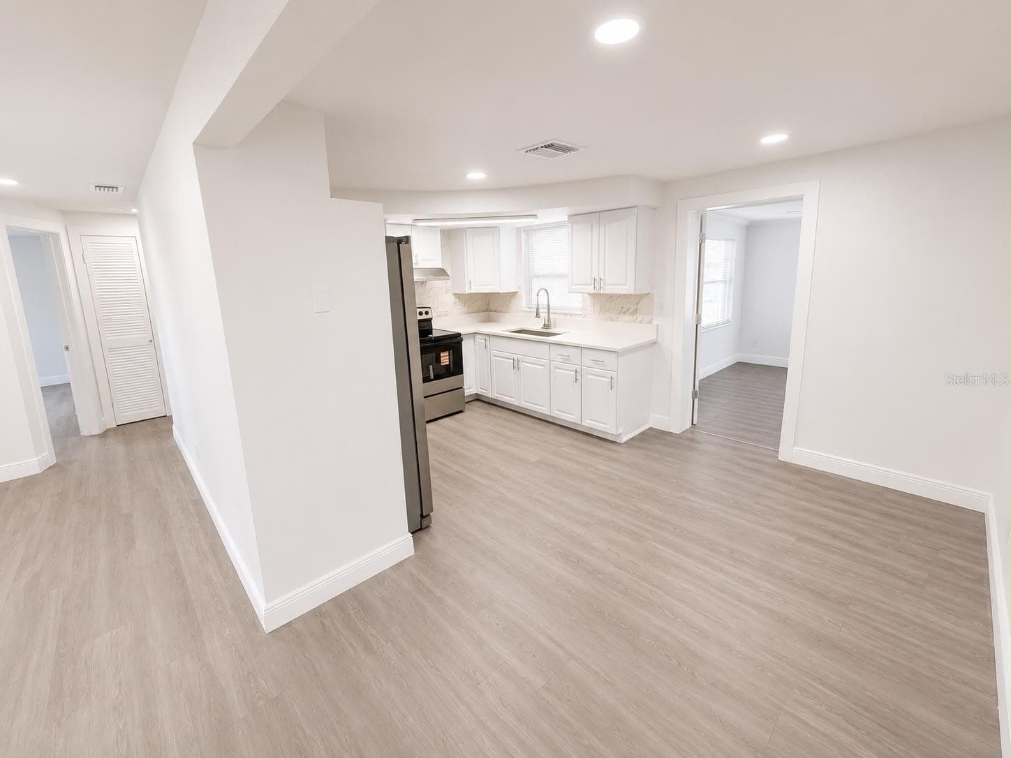 Single Family Residence at 4116 OAKFIELD AVE, HOLIDAY, photo 3 of 20