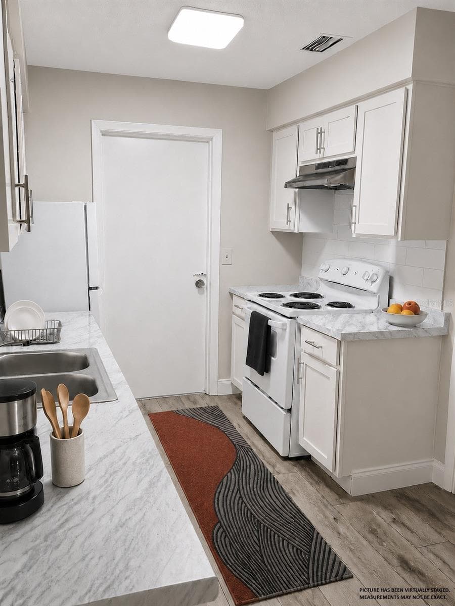 Kitchen staged - 4518 GASPARILLA AVE, ORLANDO