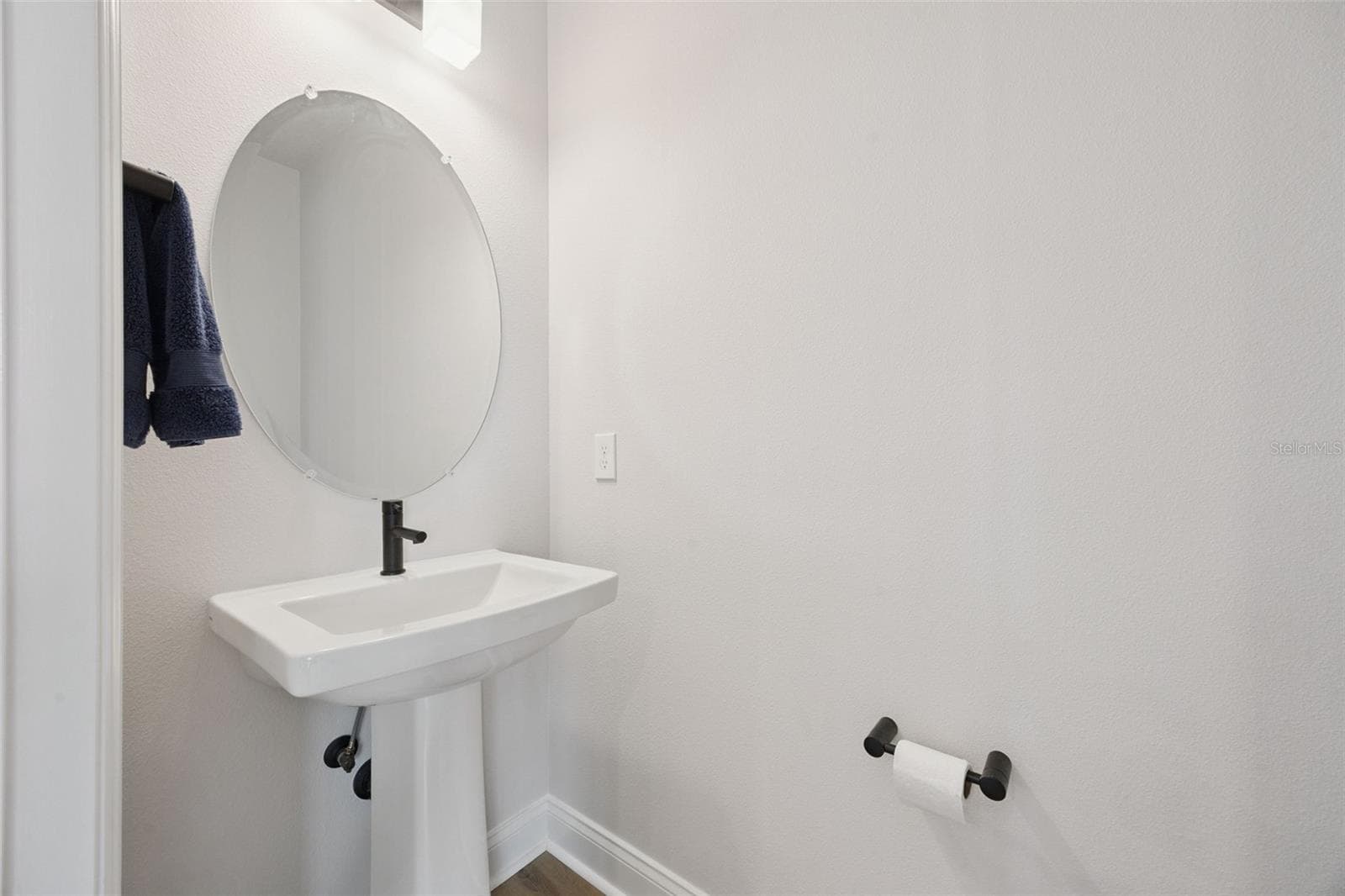 Guest Powder Bath off the Foyer with finer Moen Black Matte Fixtures. - 2954 JOURNEY PL, ST CLOUD