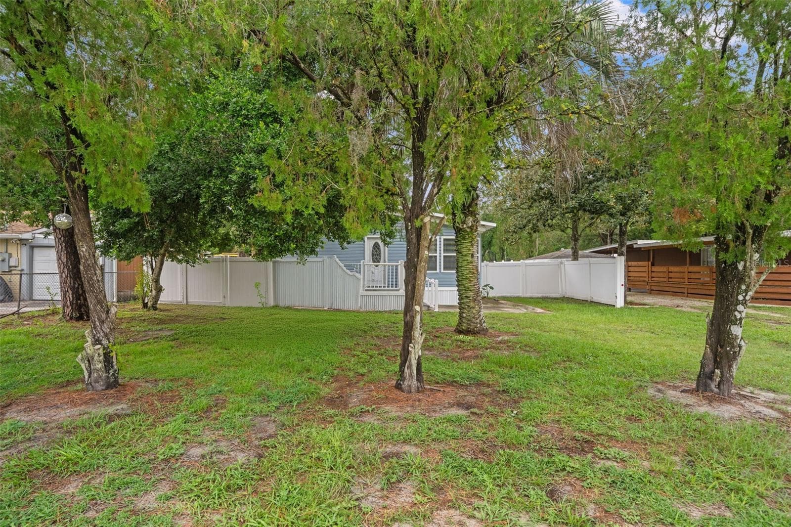Manufactured Home at 237 MONROE AVE, BROOKSVILLE, photo 4 of 35