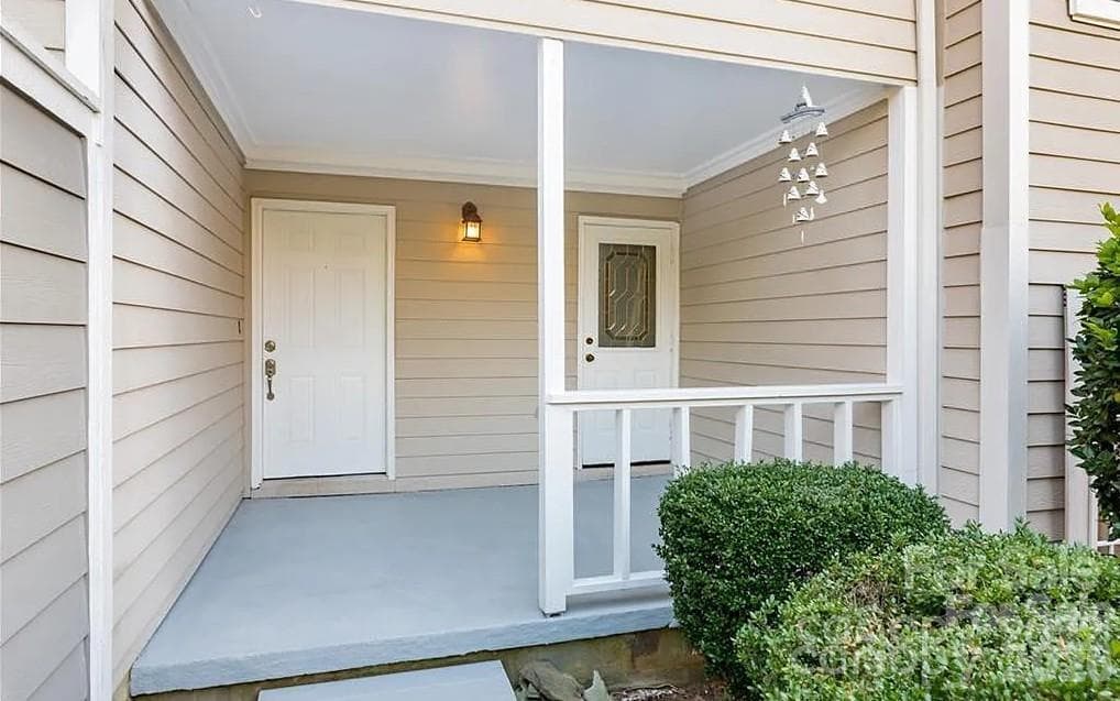 Townhouse at 8410 Cricket Lake Drive, Charlotte, photo 2 of 40
