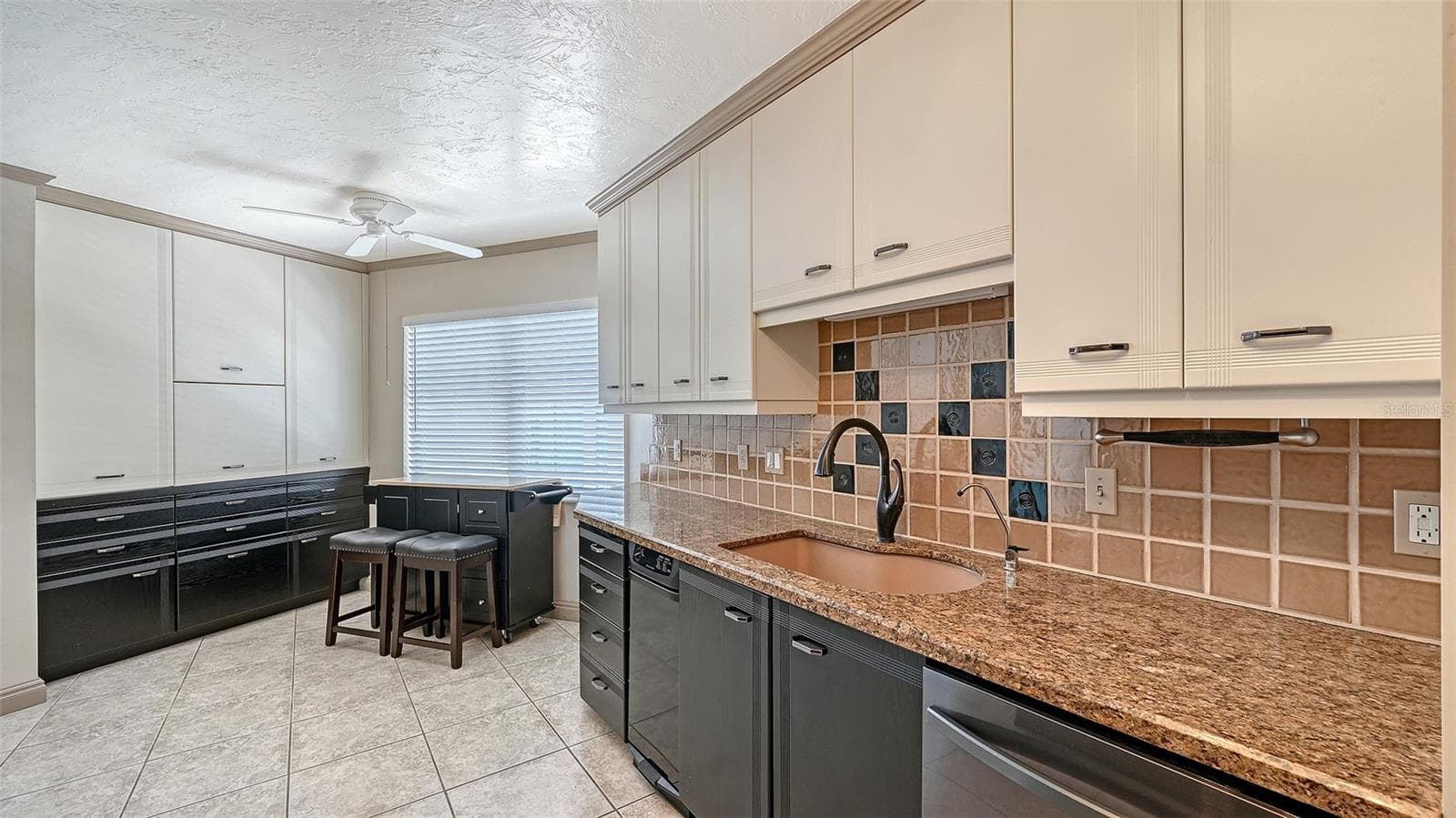 Condominium at 660 GOLDEN GATE POINT #51 & 52, SARASOTA, photo 20 of 36