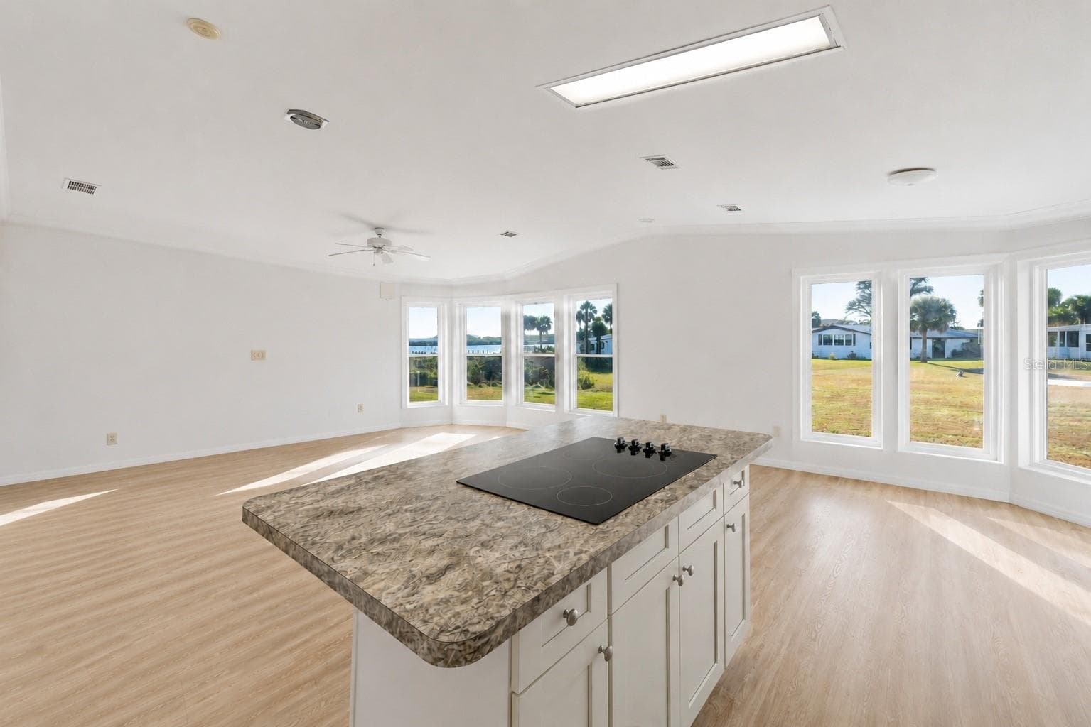 Manufactured Home at 290 NAVAJO DR, OAK HILL, photo 16 of 69