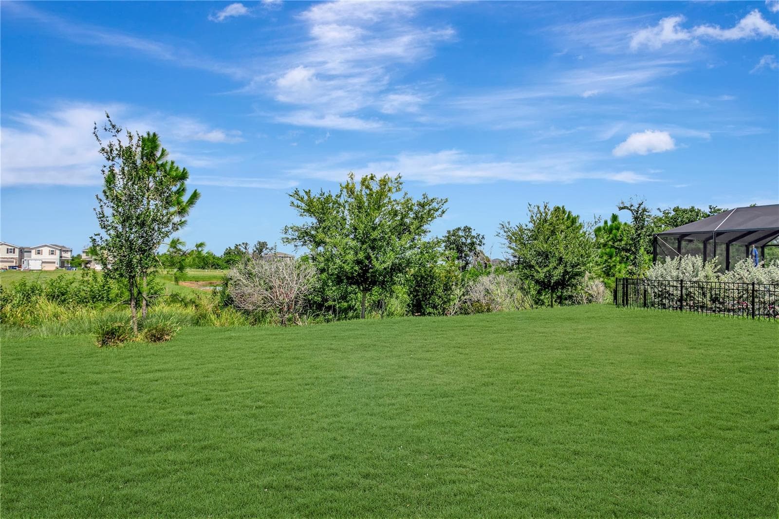 Large and private backyard - Perfect for entertaining and sunset views. - 9909 LONGMEADOW AVE, PARRISH