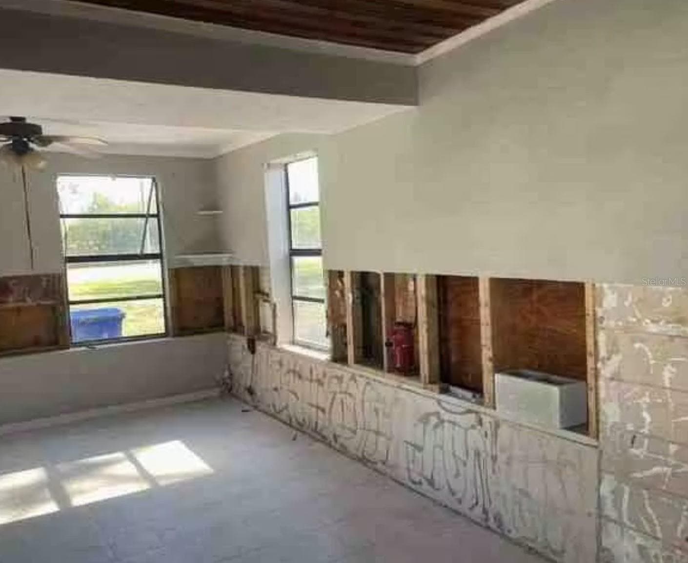 Single Family Residence at 806 W SHELL POINT RD, RUSKIN, photo 8 of 14