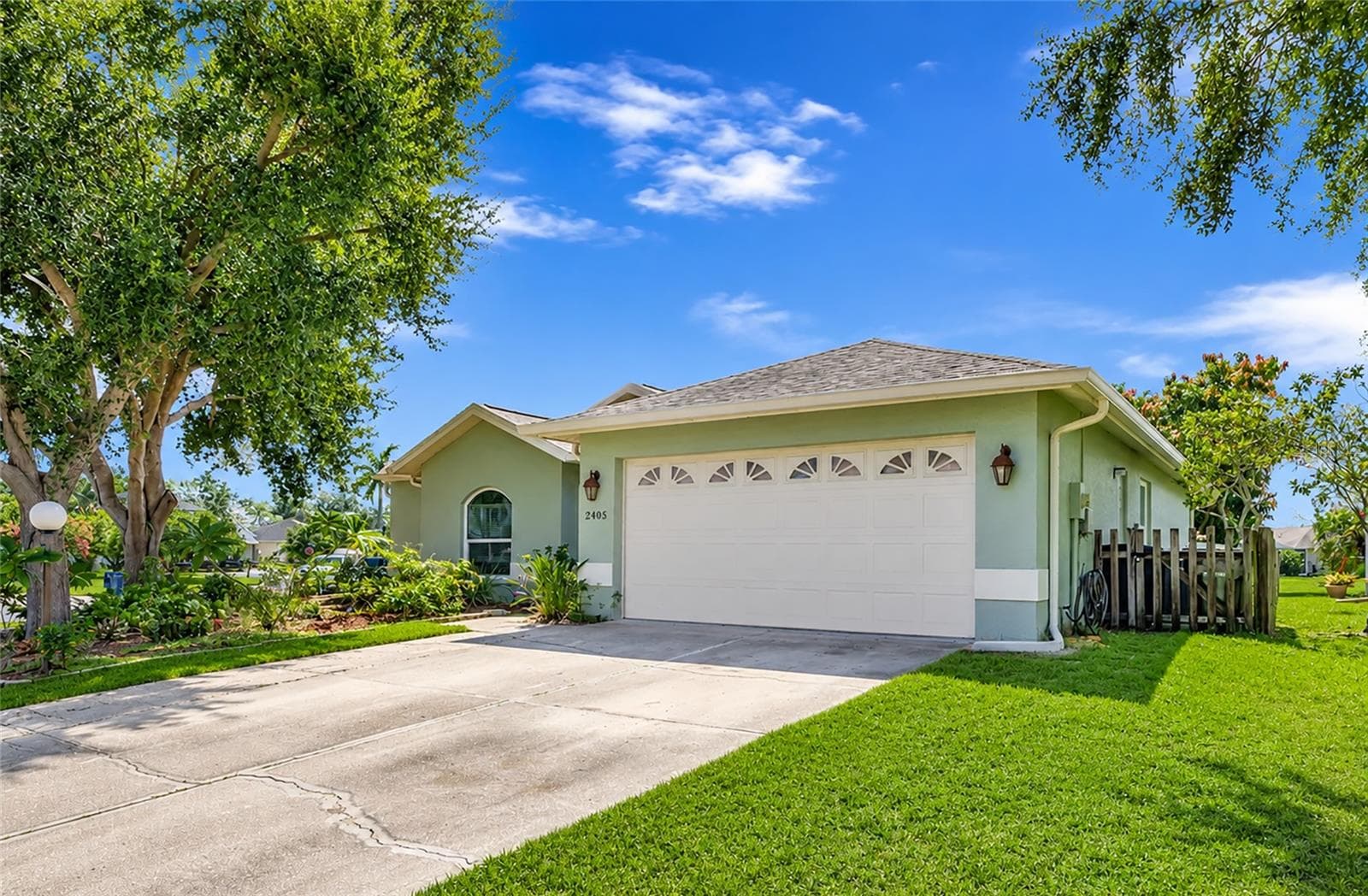 Single Family Residence at 2405 ICECAPADE DR, SARASOTA, photo 2 of 50