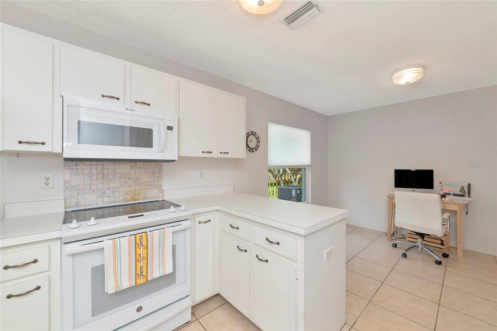 Single Family Residence at 2405 ICECAPADE DR, SARASOTA, photo 16 of 50