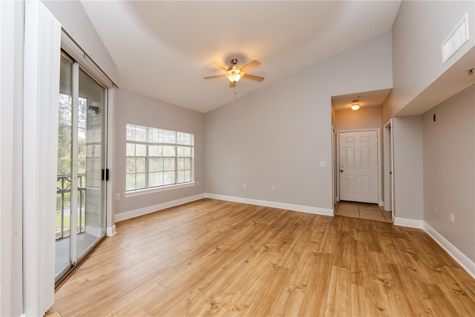 Living room with view of main entrance - 2302 MID TOWN TER #1228, ORLANDO