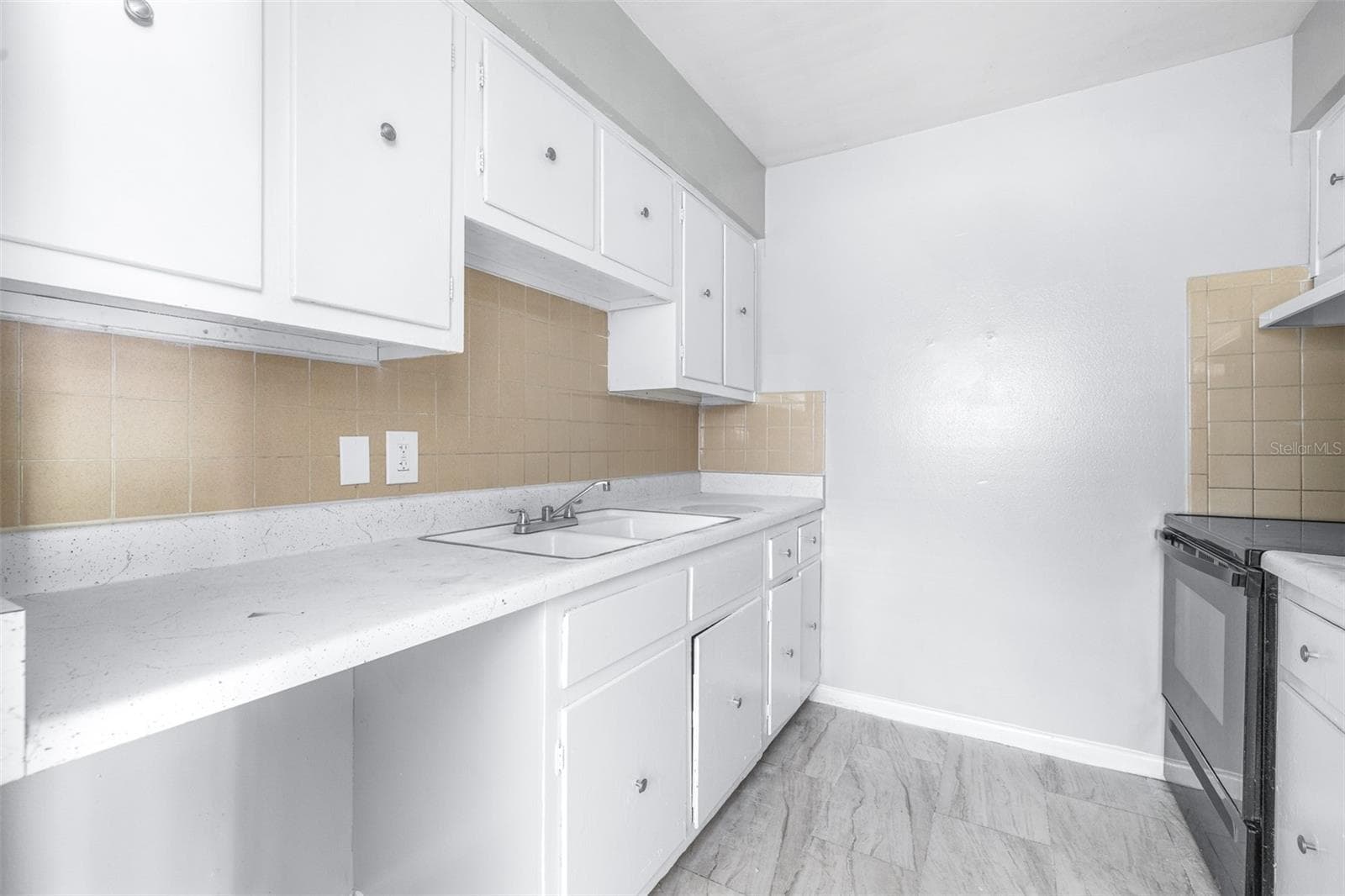 Multi-Family 5+ at 5901 GIBSON AVE, TAMPA, photo 9 of 54