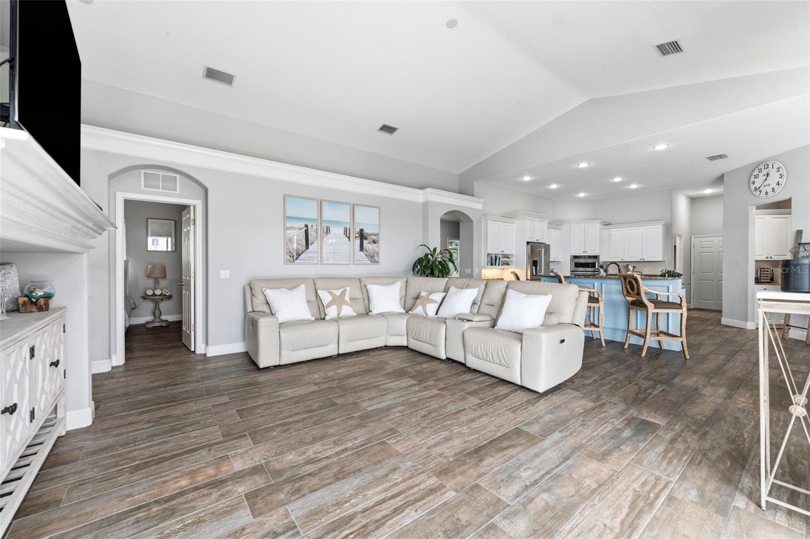 Spacious Family Room Perfect For Everyday Gatherings and Entertainment - 24355 HIDEOUT TRL, LAND O LAKES