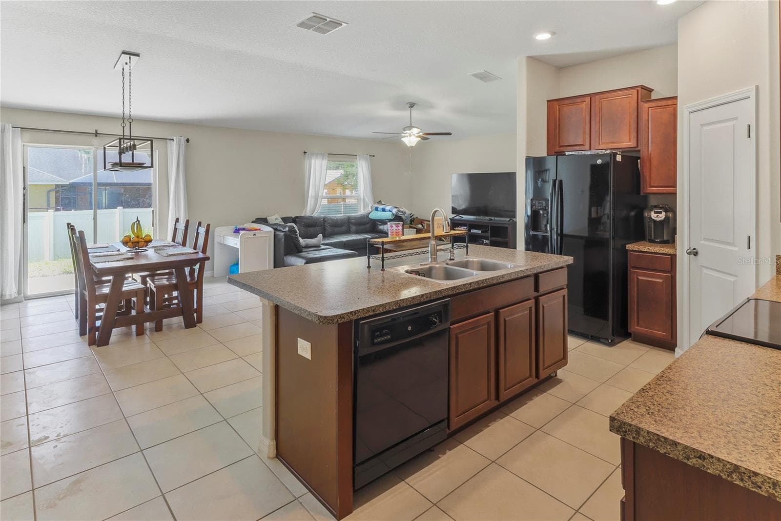 Single Family Residence at 135 CASCADE BEND DR, RUSKIN, photo 2 of 30