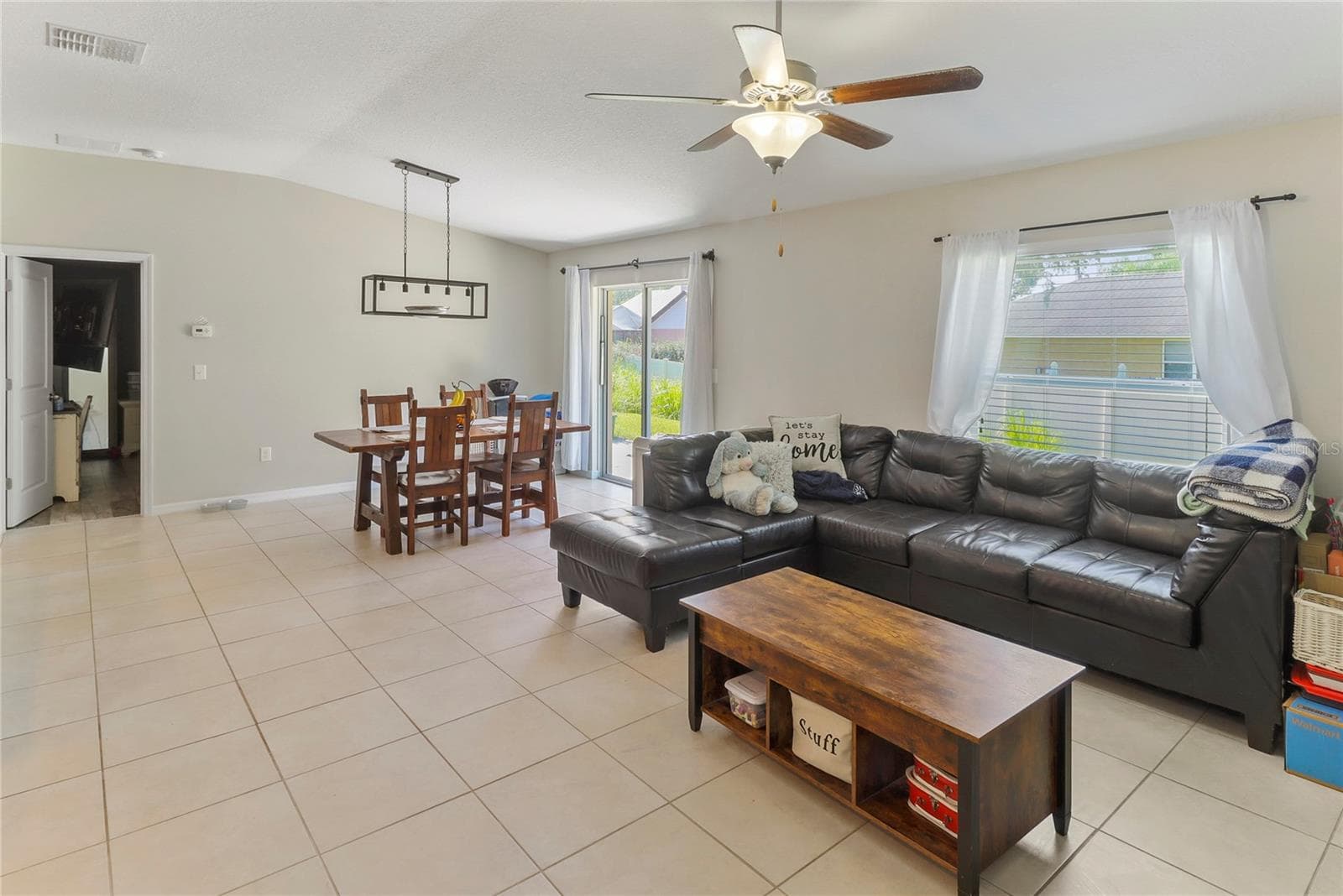 Single Family Residence at 135 CASCADE BEND DR, RUSKIN, photo 6 of 30