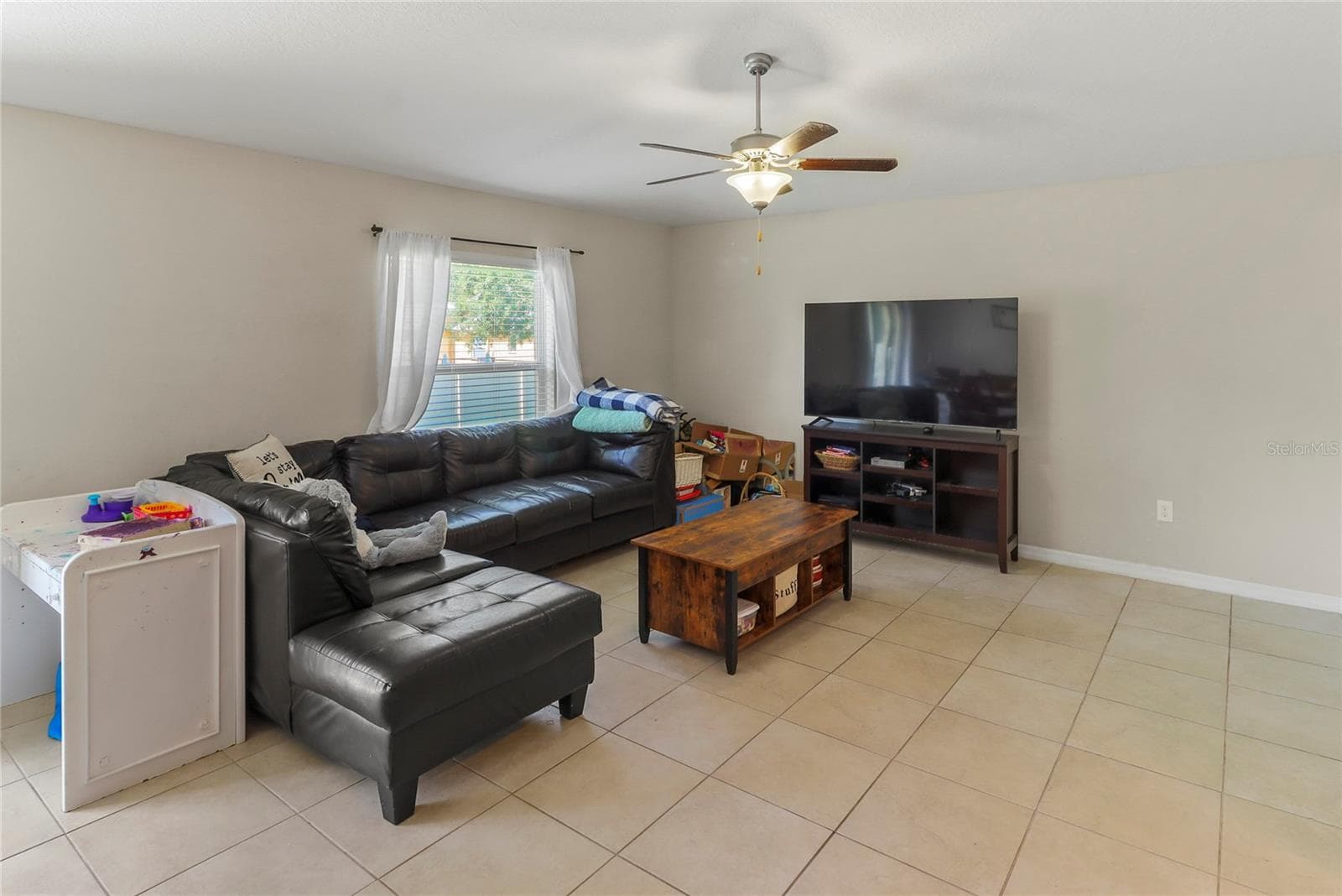 Single Family Residence at 135 CASCADE BEND DR, RUSKIN, photo 7 of 30