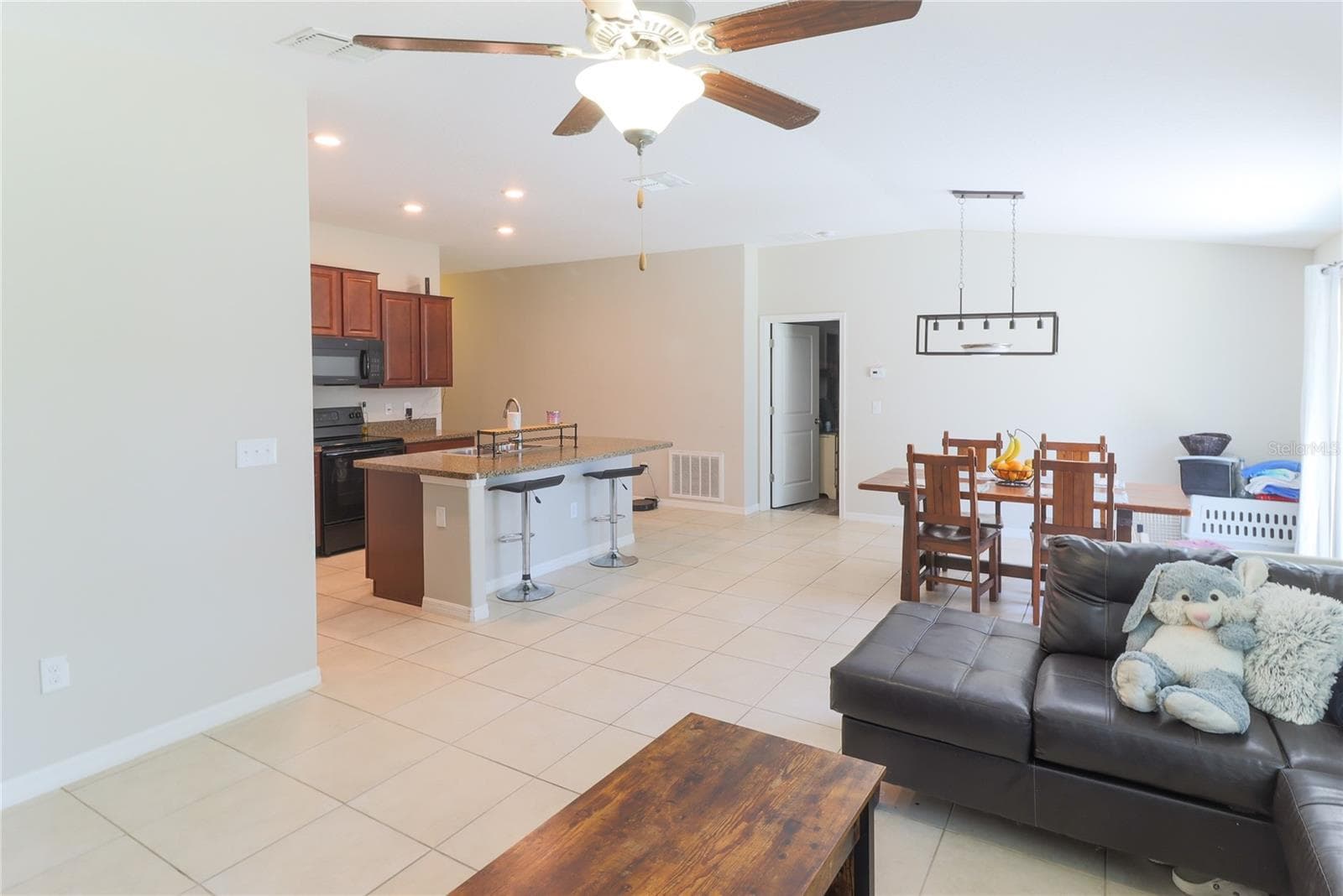 Single Family Residence at 135 CASCADE BEND DR, RUSKIN, photo 10 of 30