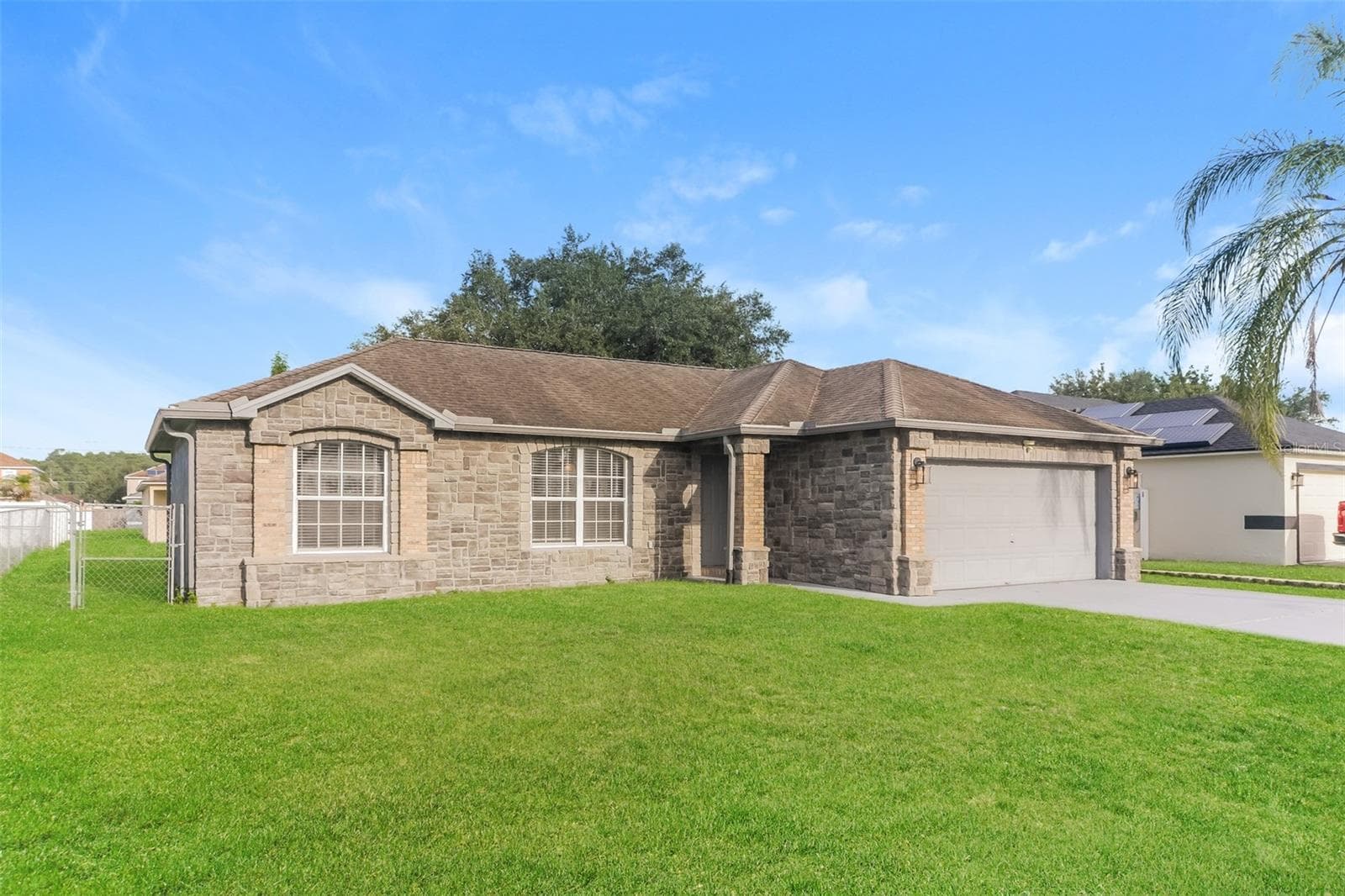 Single Family Residence at 611 BASINGSTOKE CT, KISSIMMEE, photo 2 of 21