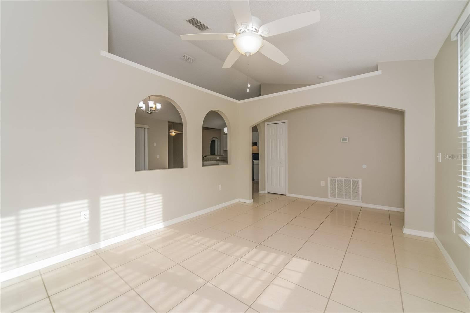 Single Family Residence at 611 BASINGSTOKE CT, KISSIMMEE, photo 4 of 21