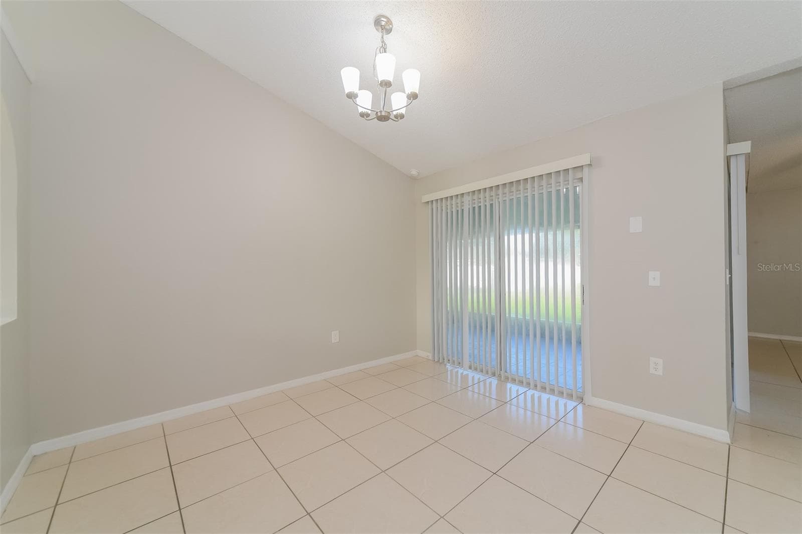 Single Family Residence at 611 BASINGSTOKE CT, KISSIMMEE, photo 6 of 21