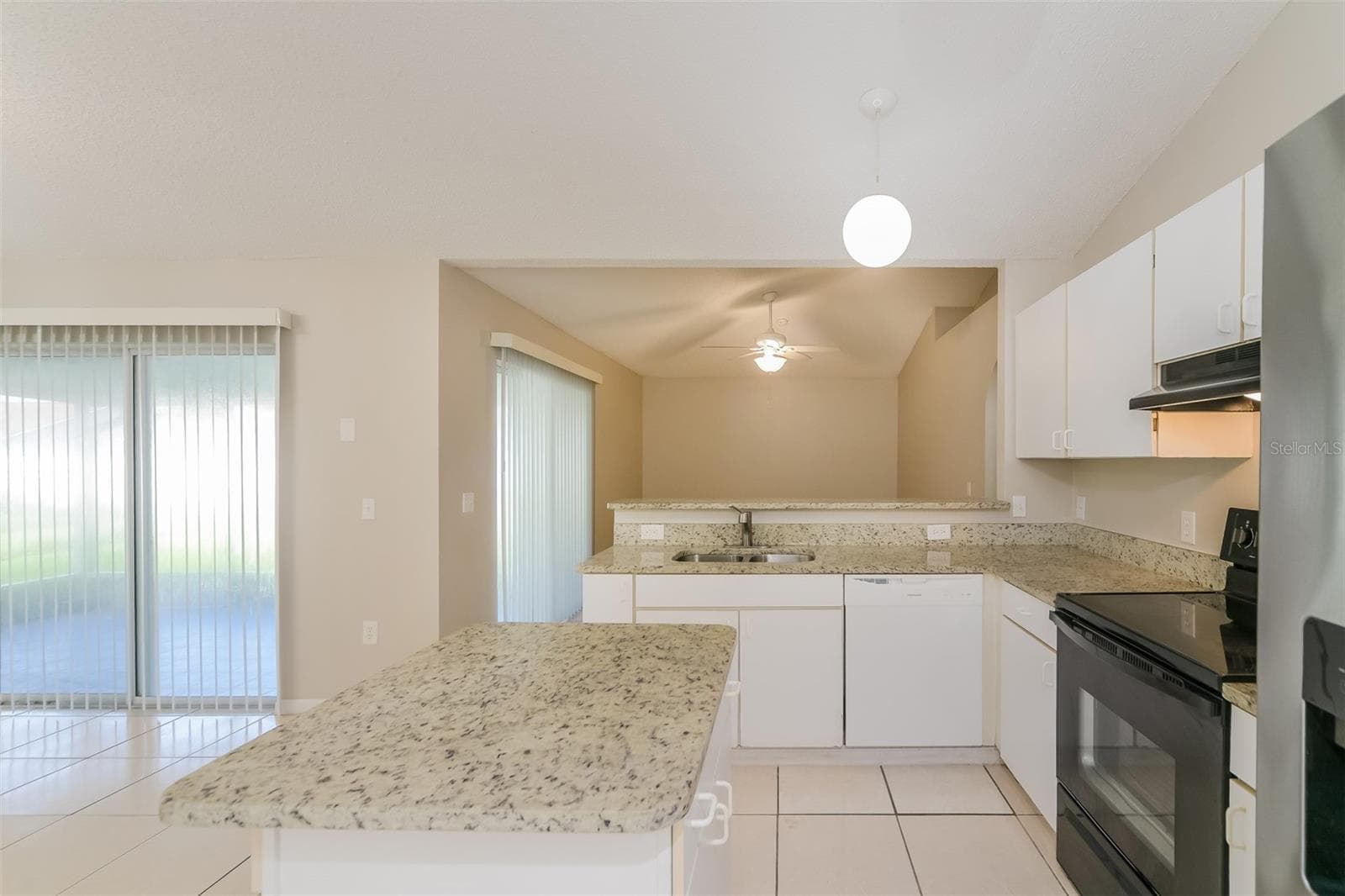 Single Family Residence at 611 BASINGSTOKE CT, KISSIMMEE, photo 7 of 21