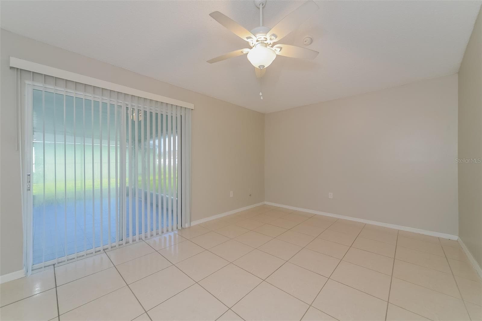 Single Family Residence at 611 BASINGSTOKE CT, KISSIMMEE, photo 10 of 21
