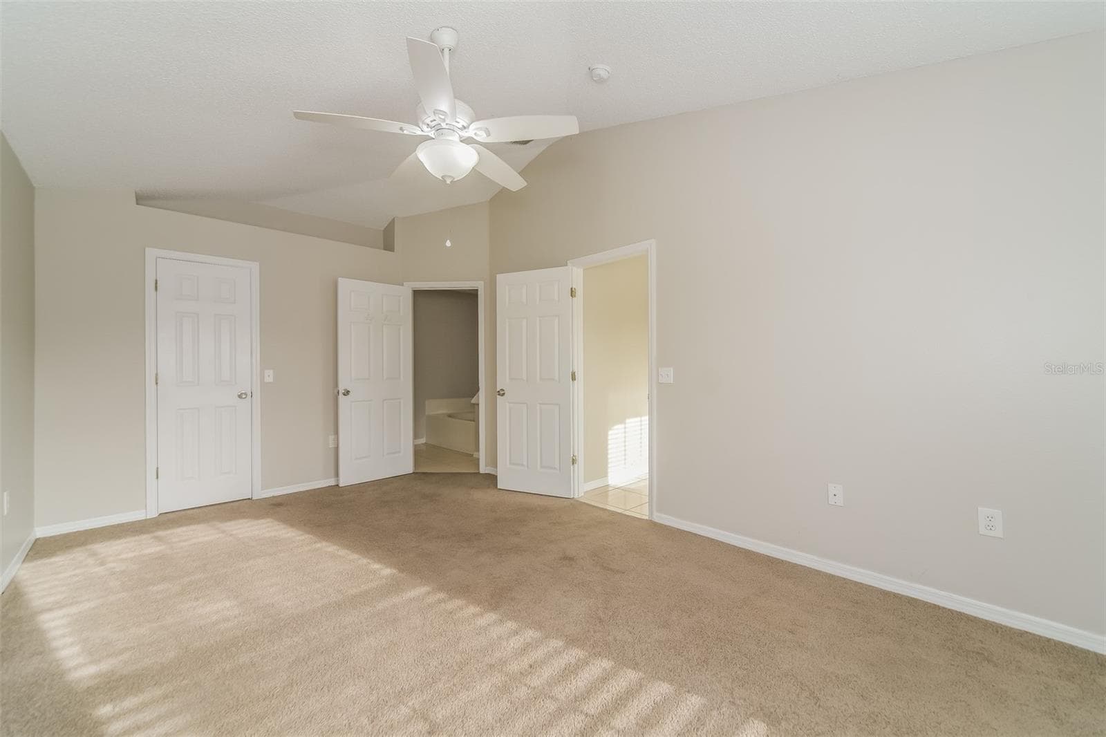 Single Family Residence at 611 BASINGSTOKE CT, KISSIMMEE, photo 13 of 21