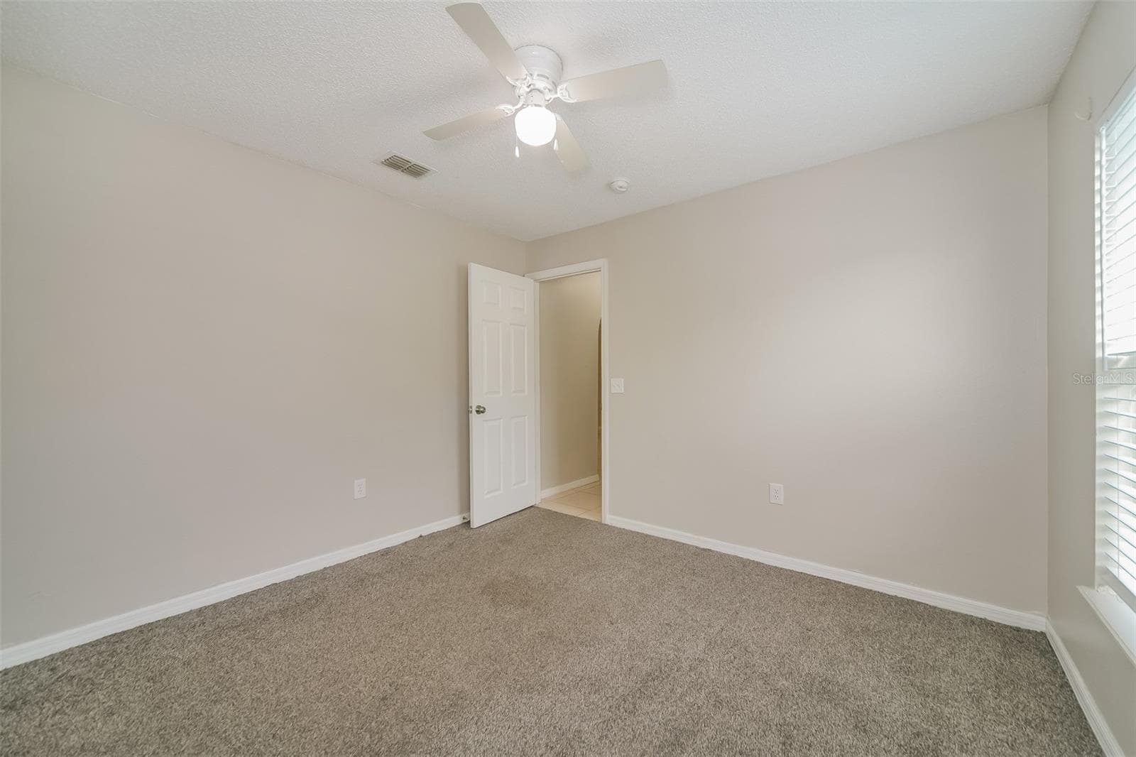 Single Family Residence at 611 BASINGSTOKE CT, KISSIMMEE, photo 17 of 21