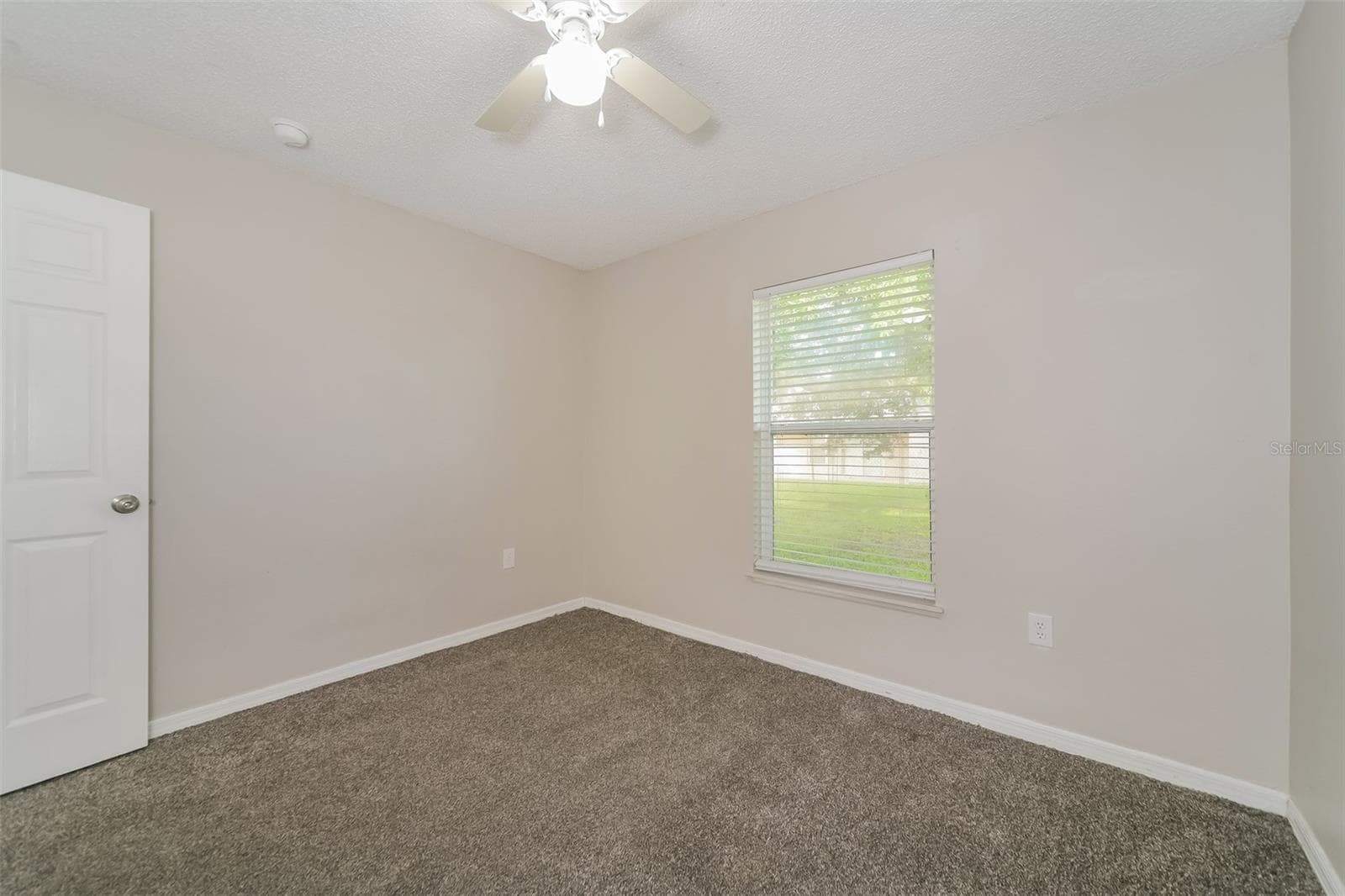 Single Family Residence at 611 BASINGSTOKE CT, KISSIMMEE, photo 18 of 21