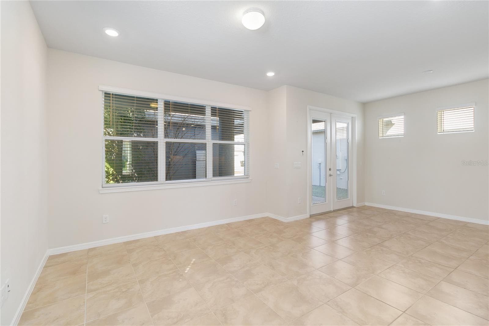 Single Family Residence at 14366 LANIKAI BEACH DR, ORLANDO, photo 12 of 61