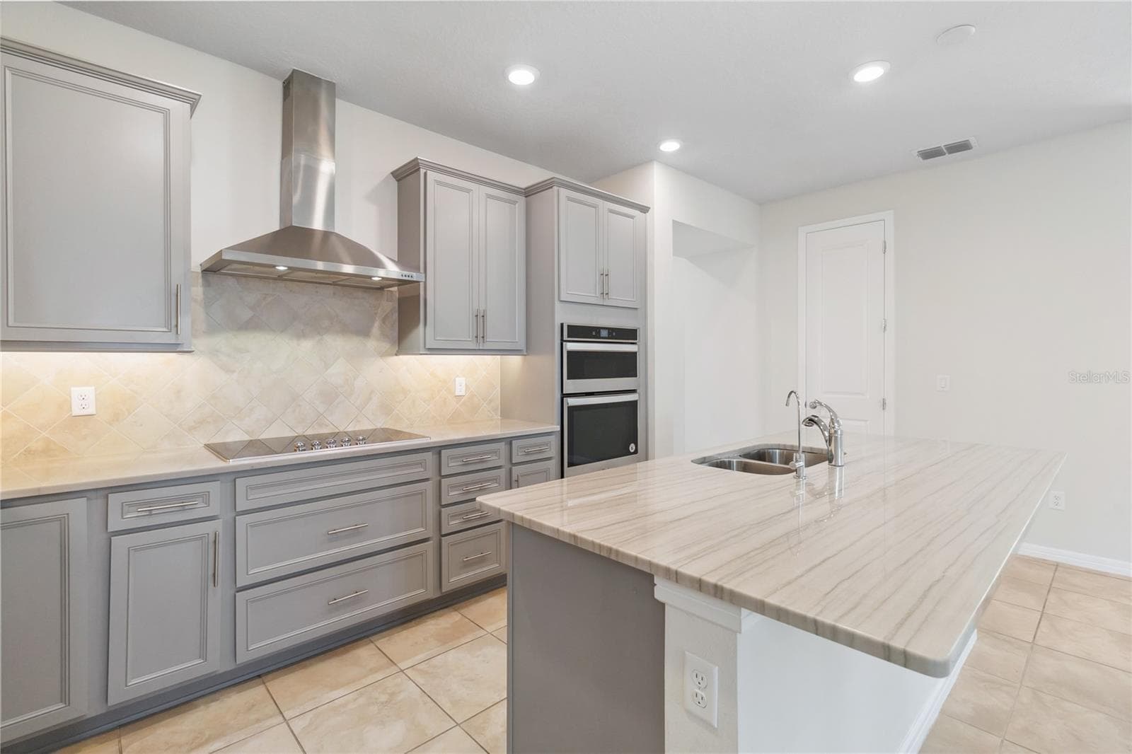 Single Family Residence at 14366 LANIKAI BEACH DR, ORLANDO, photo 17 of 61