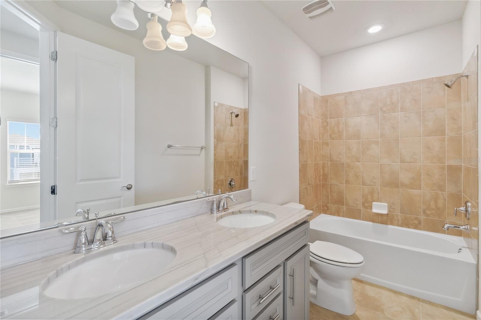Single Family Residence at 14366 LANIKAI BEACH DR, ORLANDO, photo 34 of 61