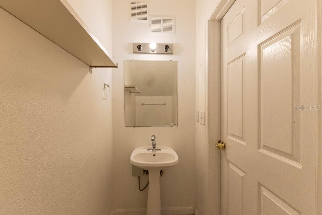 Townhouse at 649 CAPTIVA CIR, KISSIMMEE, photo 22 of 31