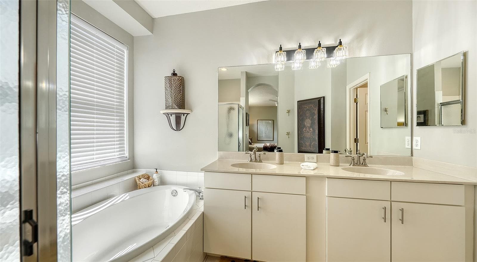 Single Family Residence at 5122 CREEKSIDE TRL, SARASOTA, photo 8 of 34