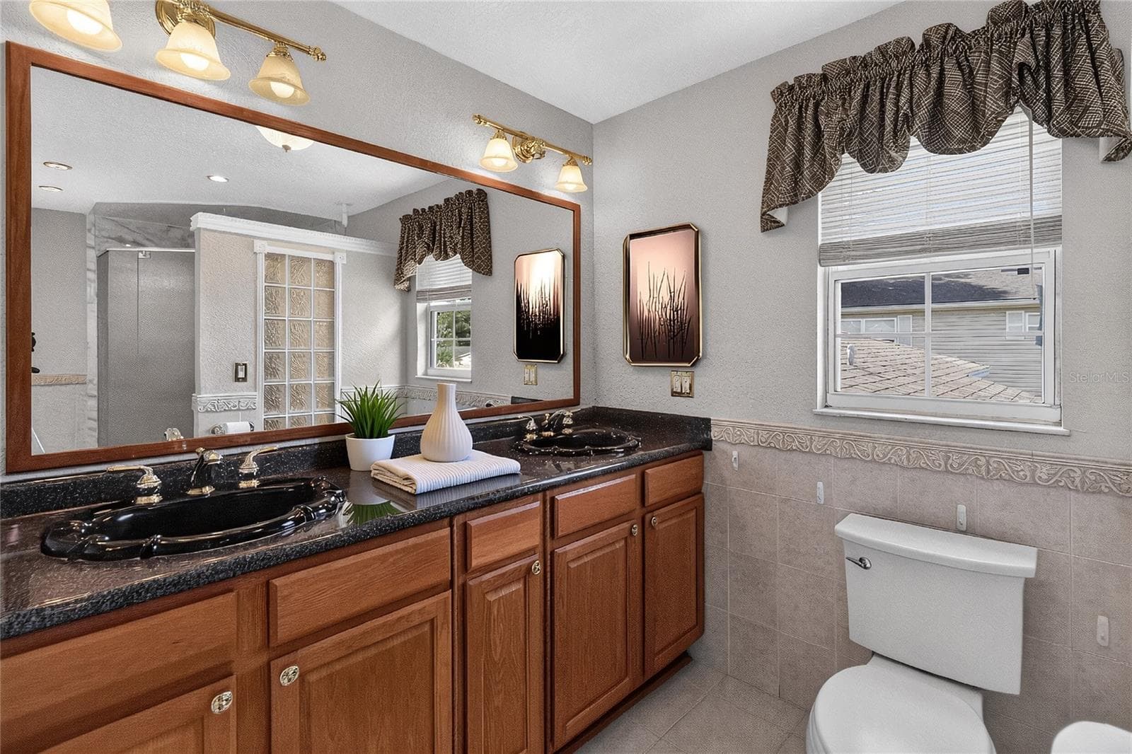 Primary en suite bathroom - spacious with shower and changing area - 656 LITTLE WEKIVA RD, ALTAMONTE SPRINGS