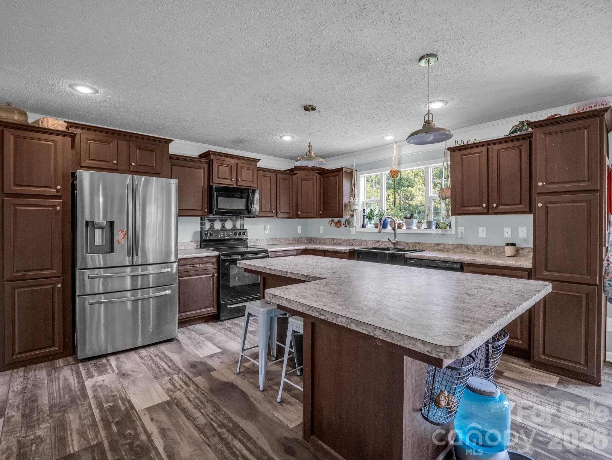Single Family Residence at 213 Big Oak Road, Hendersonville, photo 11 of 52