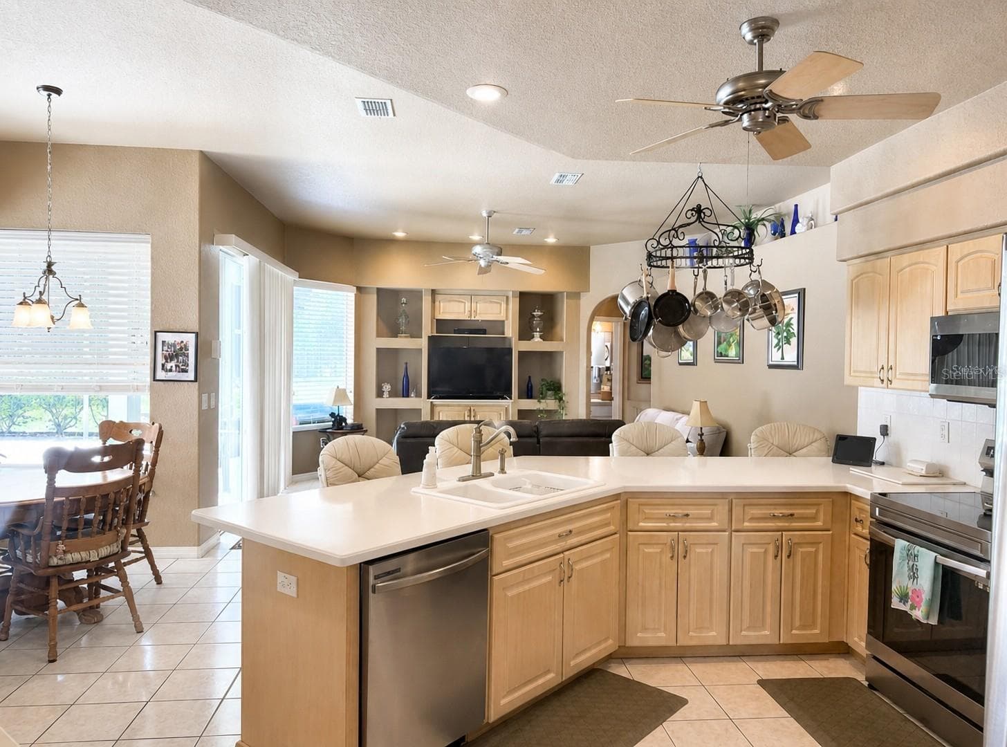 Single Family Residence at 7552 RIVER COUNTRY DR, WEEKI WACHEE, photo 13 of 39