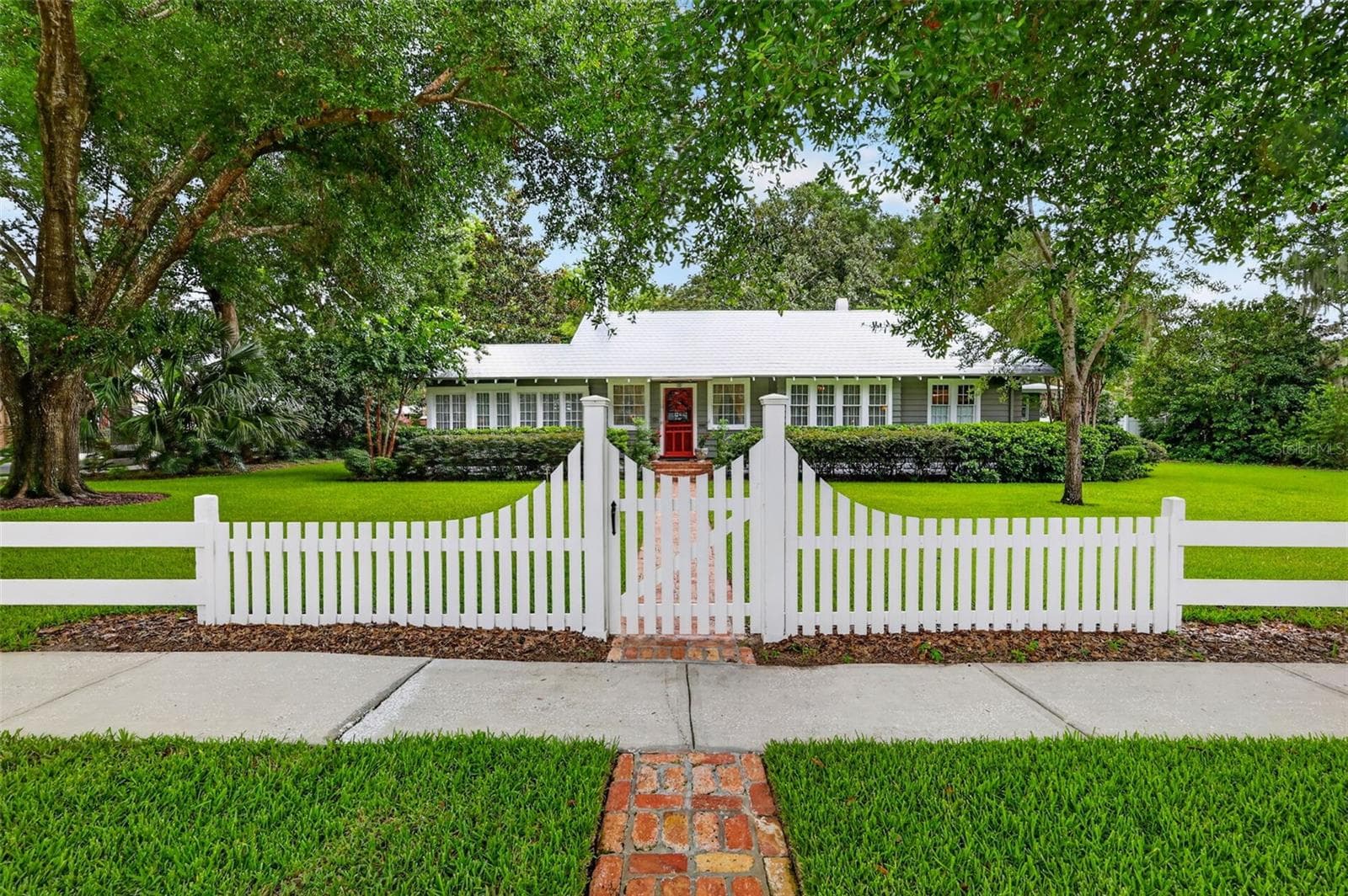 Single Family Residence at 1046 N MCDONALD ST, MOUNT DORA, photo 2 of 58
