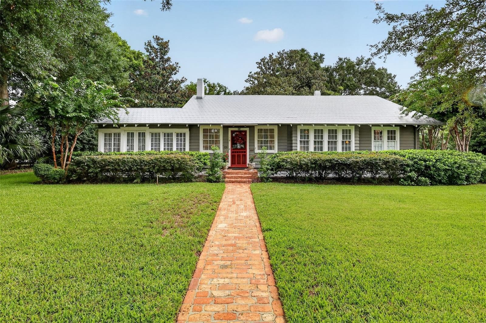 Single Family Residence at 1046 N MCDONALD ST, MOUNT DORA, photo 3 of 58