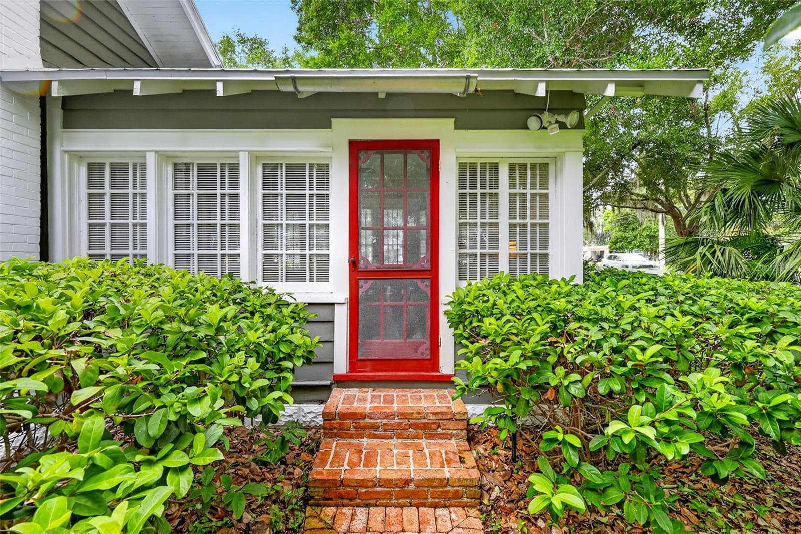 Single Family Residence at 1046 N MCDONALD ST, MOUNT DORA, photo 4 of 58