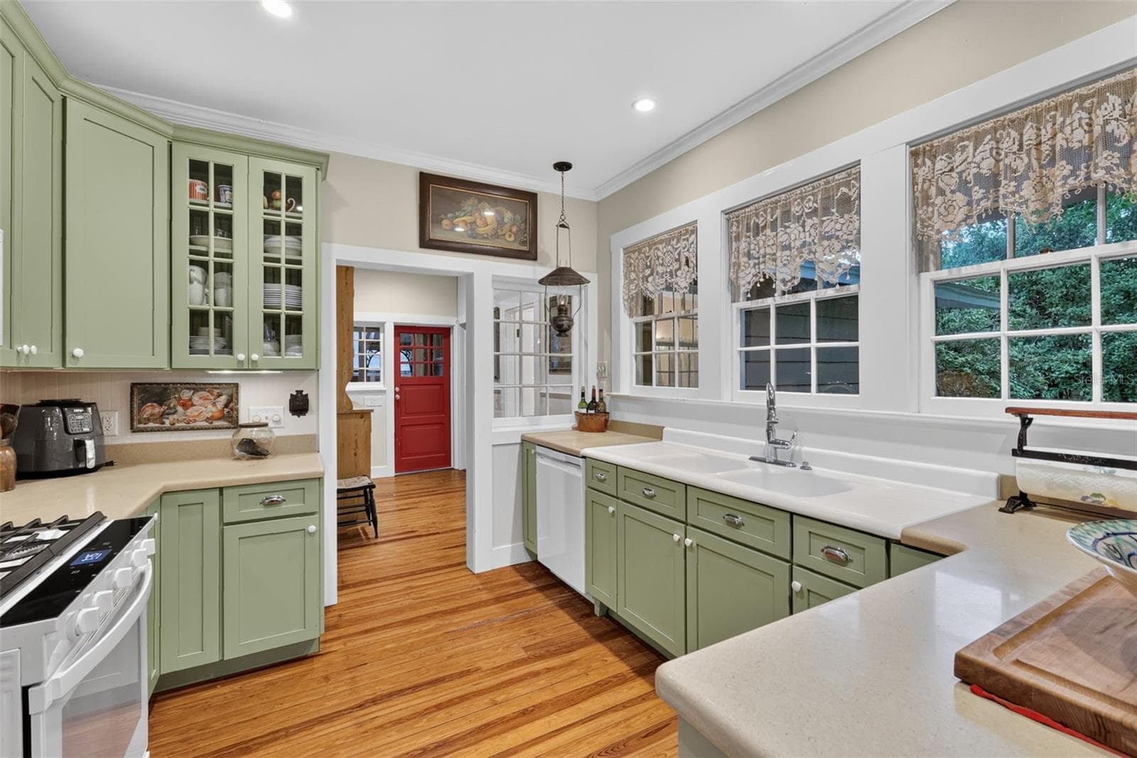 Single Family Residence at 1046 N MCDONALD ST, MOUNT DORA, photo 14 of 58